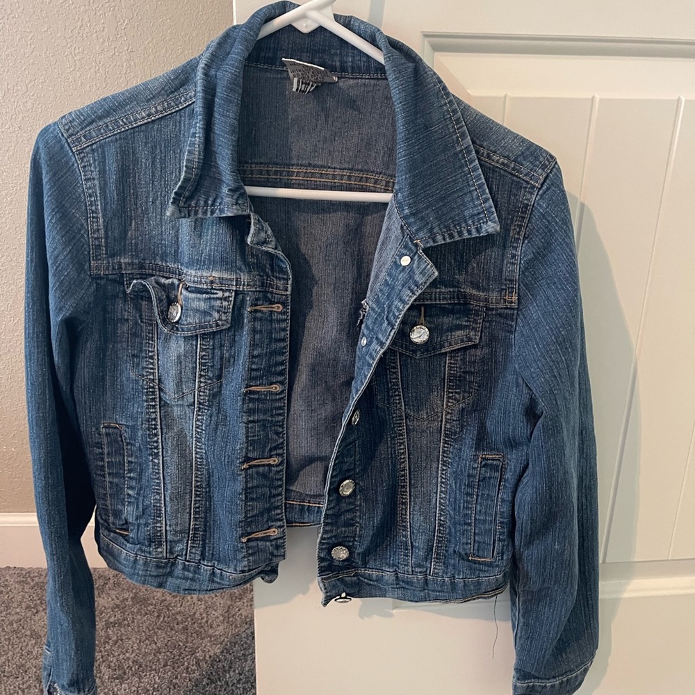 Women’s Jean Jacket cropped style